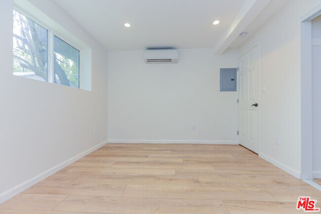 Building Photo - 1855 Euclid St