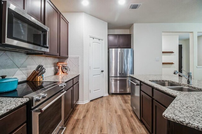 Building Photo - 227 Outlaw Dr
