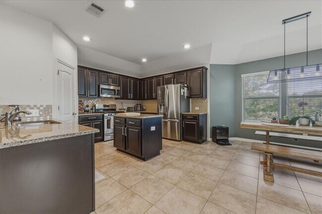 Building Photo - 5809 Scenic Lake Dr