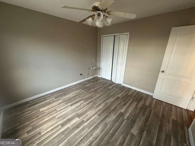 Building Photo - 61 Longwood Ct