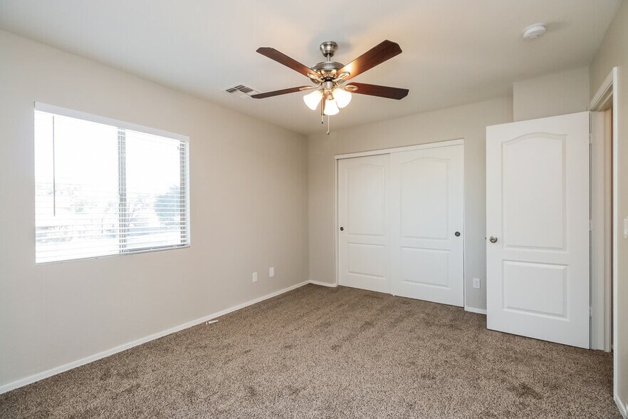 Building Photo - 39245 N Cali Cir
