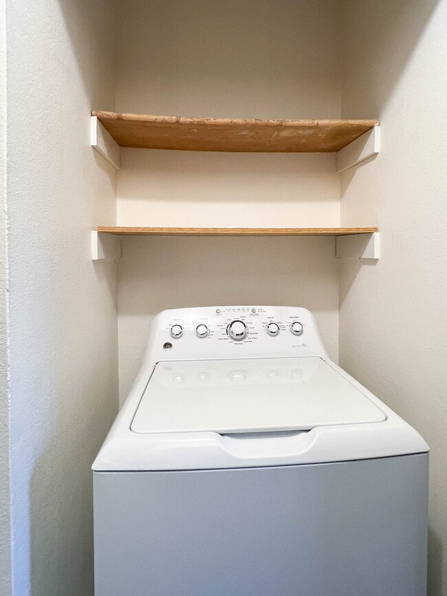 Building Photo - 433 Dailey Ave