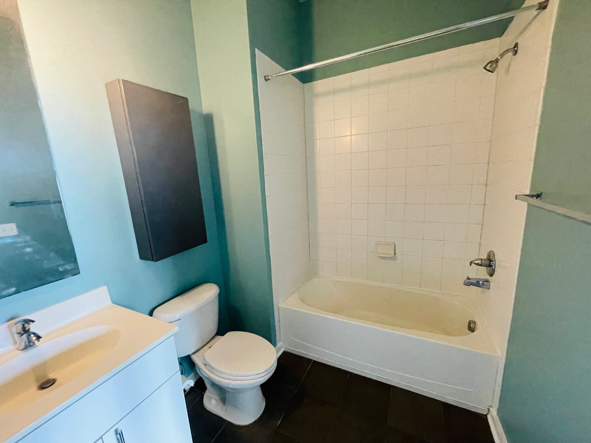 bathroom - 506 N Mangum St