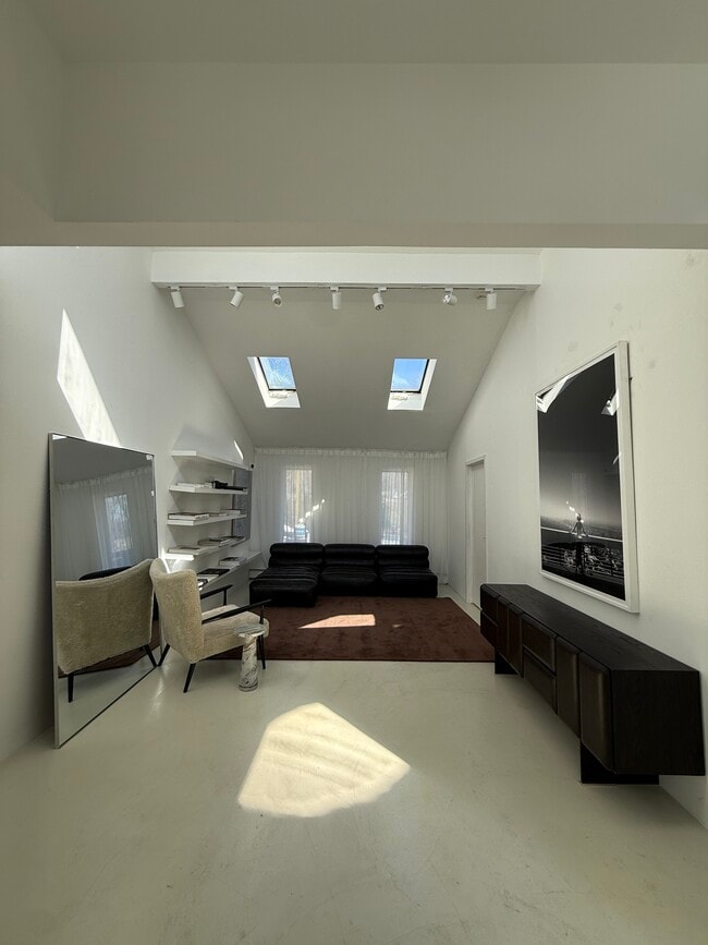 Building Photo - 40 Dogwood Ln