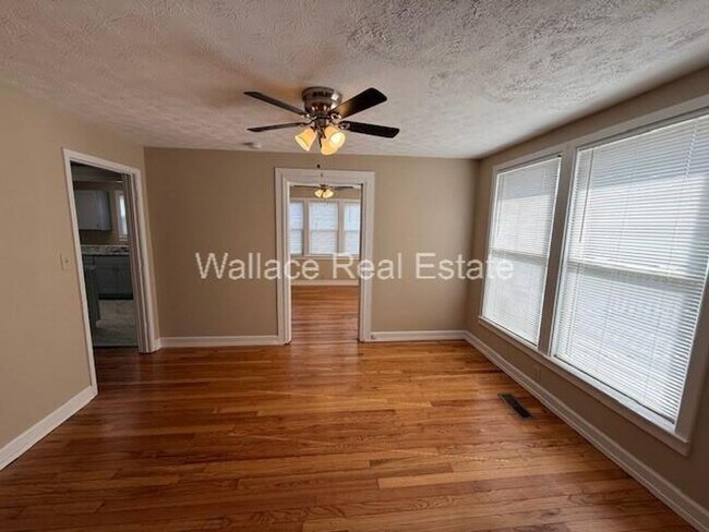 Building Photo - NO STEPS...UPDATED 3 BEDROOM RANCH LOCATED IN FARRAGUT!!