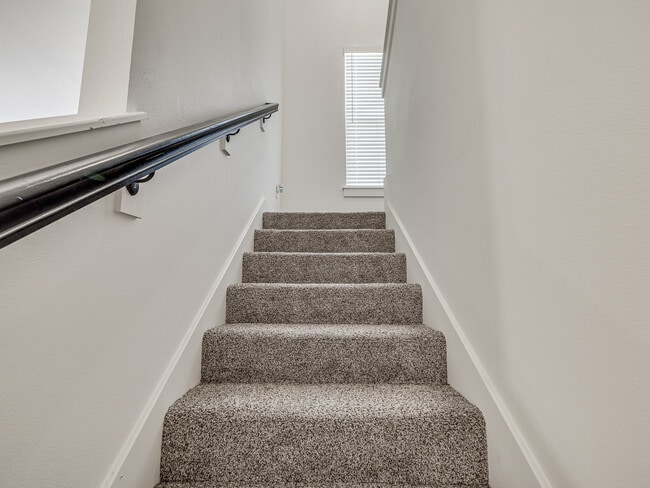 Building Photo - 1644 N Leverett Ave