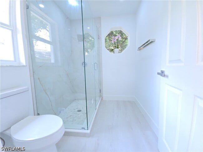 Building Photo - 687 Grove Dr