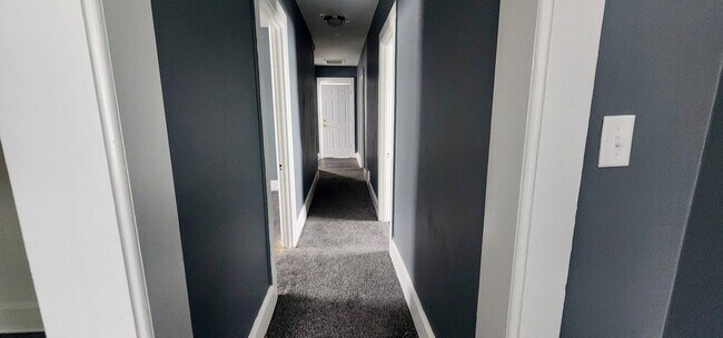 Building Photo - 1801 N Wisconsin St