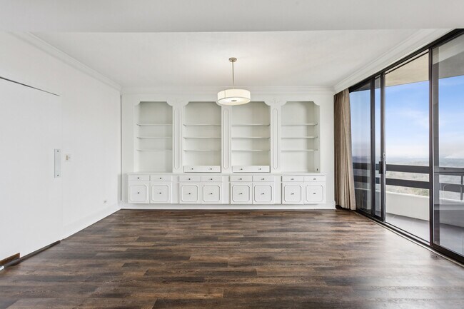 Building Photo - 2660 Peachtree Rd NW