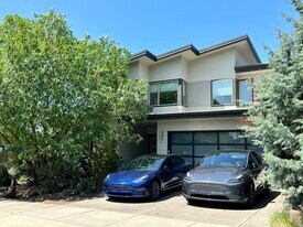 Building Photo - 7771 SW 72nd Ave