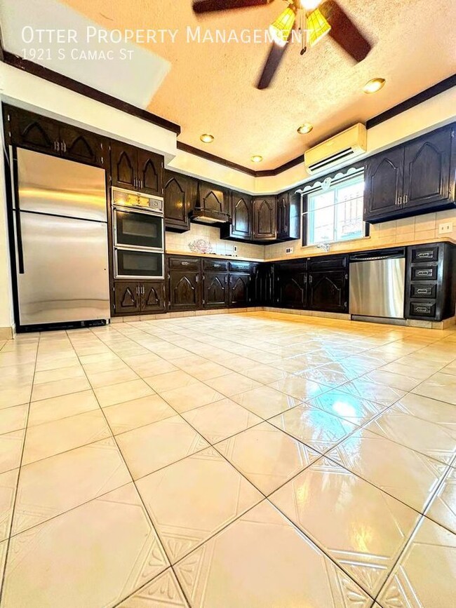 Building Photo - Lovely & Spacious 4BR/2BA South Philly Hom...