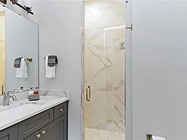 Building Photo - Exquisite 4-Bed, 5.5-Bath Executive Retrea...