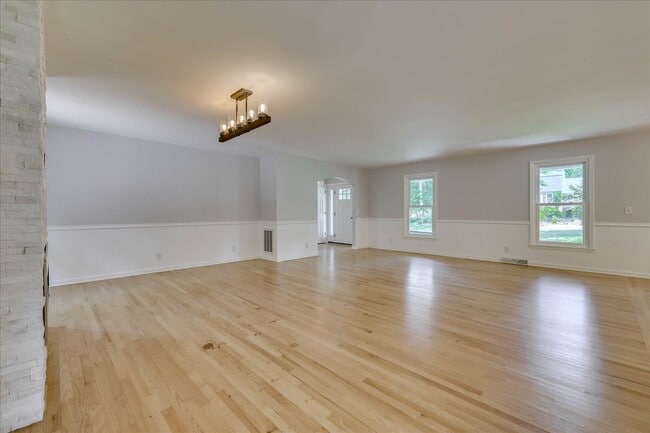 Building Photo - 2111 Huron Dr