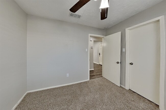 Building Photo - 6823 Harpers Dr