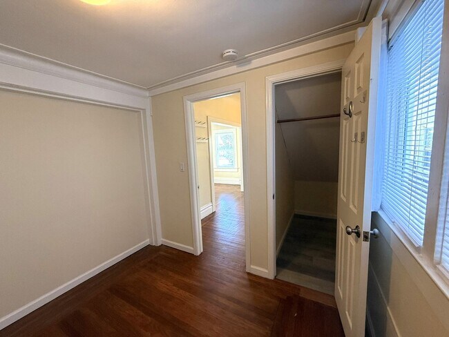 Building Photo - 5BR 1.5BA Berkeley Home | W/D, Dishwasher, Backyard + Storage Near Shattuck & Berkeley Bowl