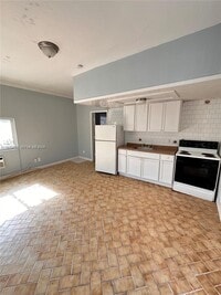 Building Photo - 437 NE 30th St