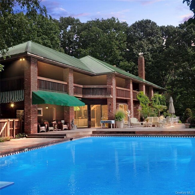 Building Photo - 4 Elfland Ct