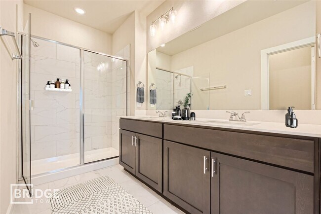 Building Photo - 2210 Hopper Ln