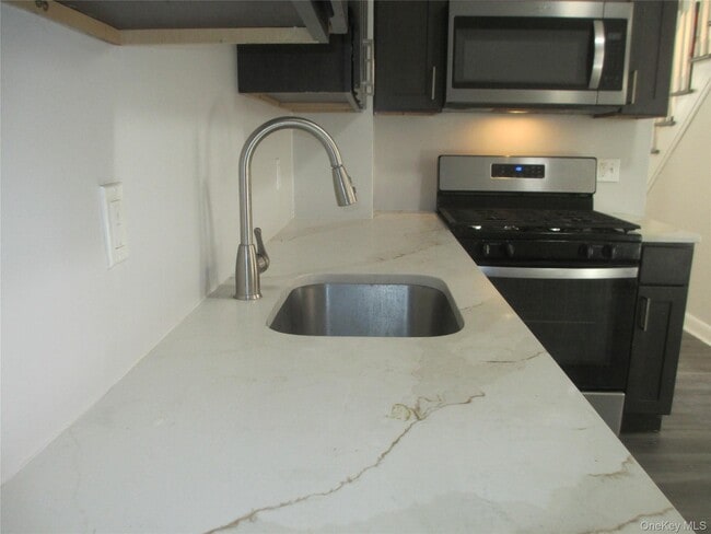 Building Photo - 40 W Broad St