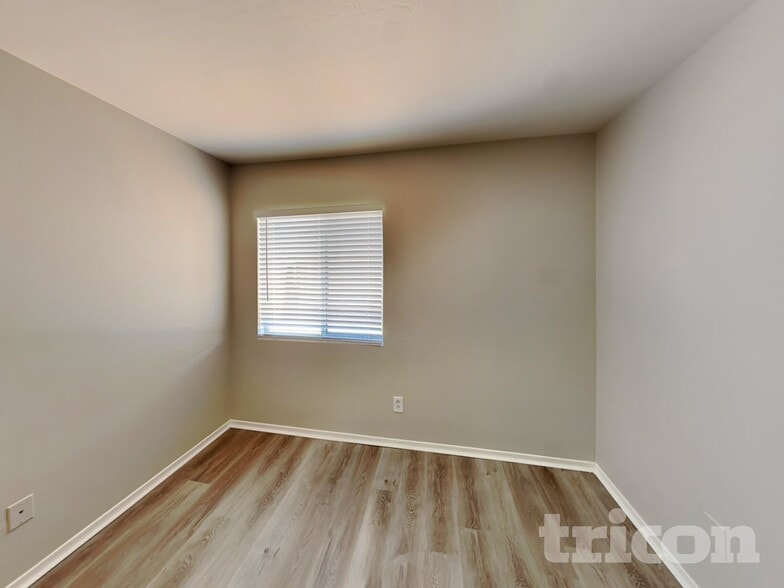 Building Photo - 12008 W Rosewood Dr