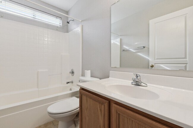 Building Photo - 3 Bed, 2 Bath Home in Power Ranch Subdivis...