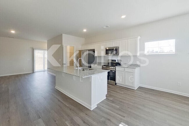 Building Photo - 2253 Banyon Cir