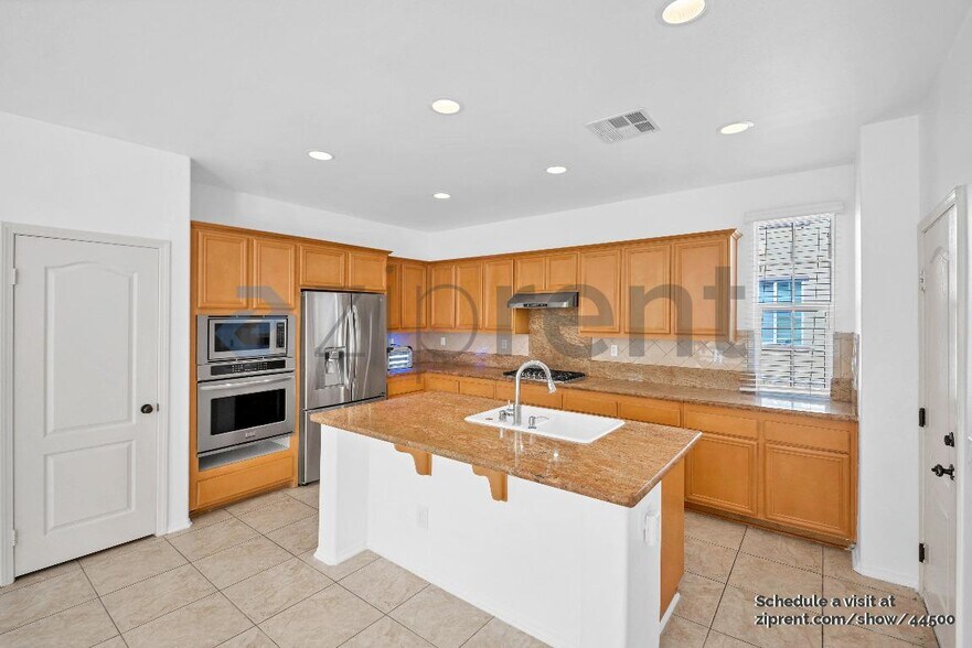 Building Photo - 25333 Los Arqueros Dr