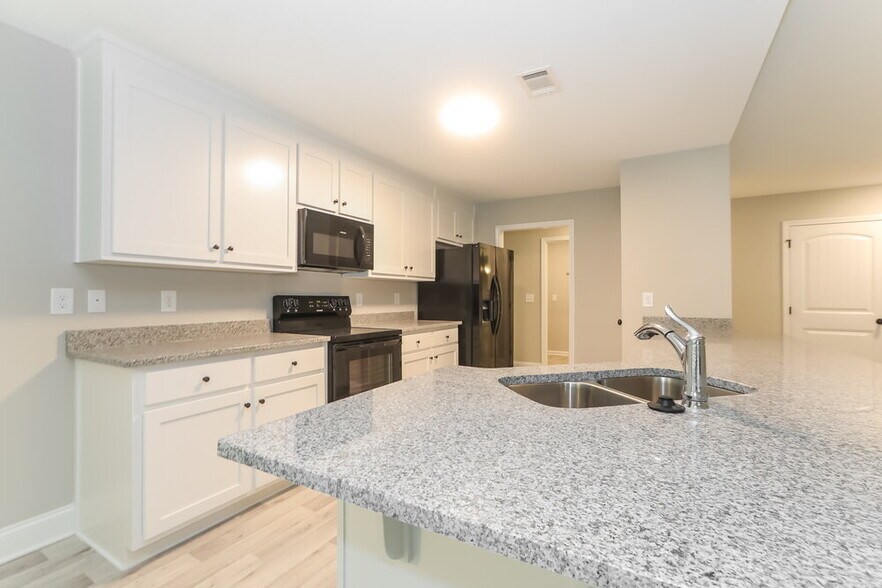 Building Photo - 2068 Providence Rd