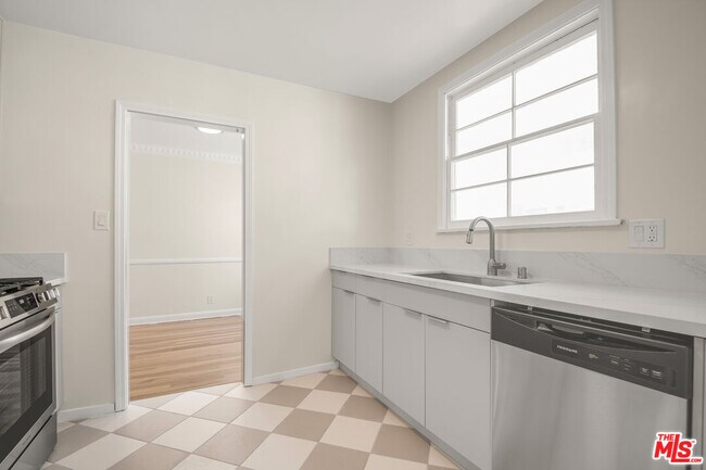 Building Photo - 405 Shirley Pl