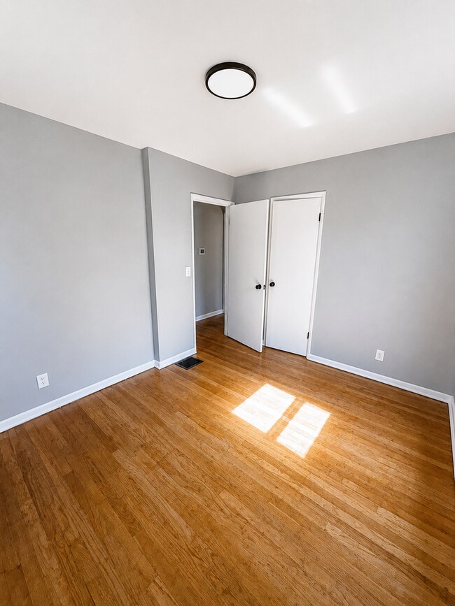 Building Photo - 569 S James Rd