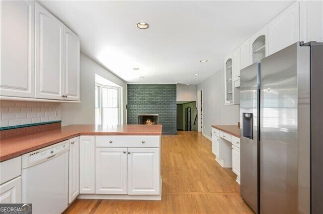 Building Photo - 5599 Bend Creek Rd