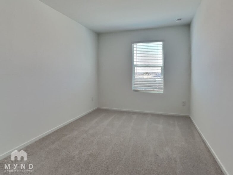 Building Photo - 302 Gadwall Ave