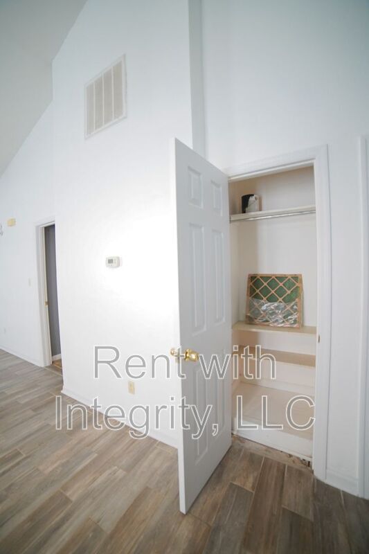 Building Photo - 6315 S Placid Pl