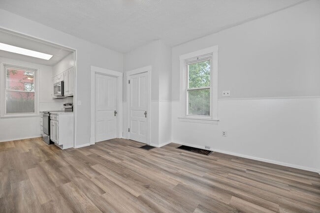 Building Photo - CHEVIOT- Charming 3 bedroom 1.5 bath