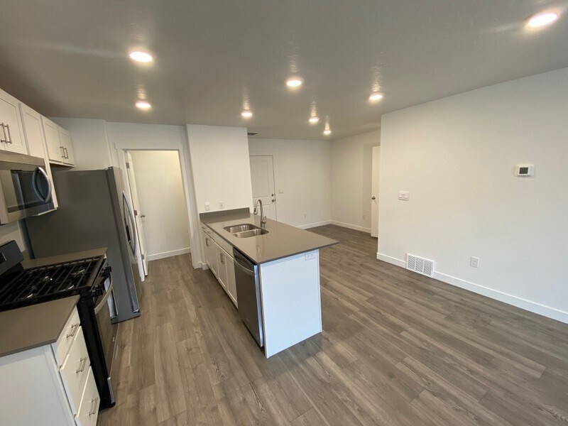 Building Photo - 3961 W Yonex Dr