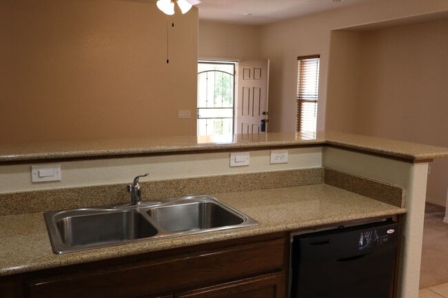 Building Photo - Community Pool