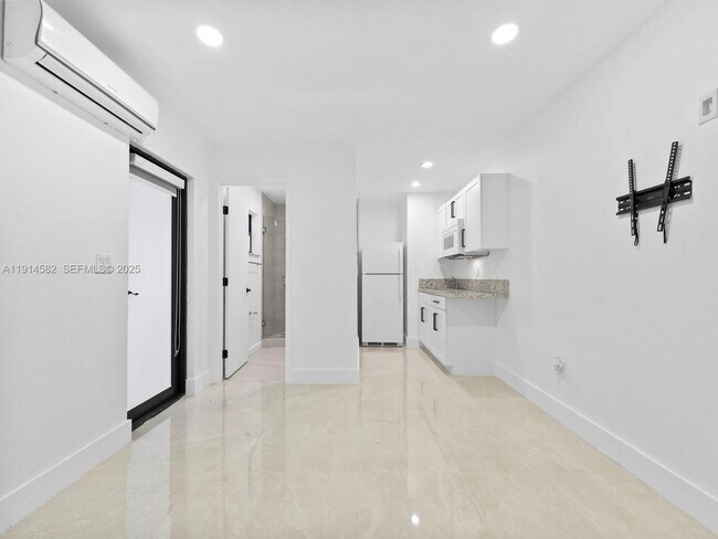 Building Photo - 19850 Franjo Rd