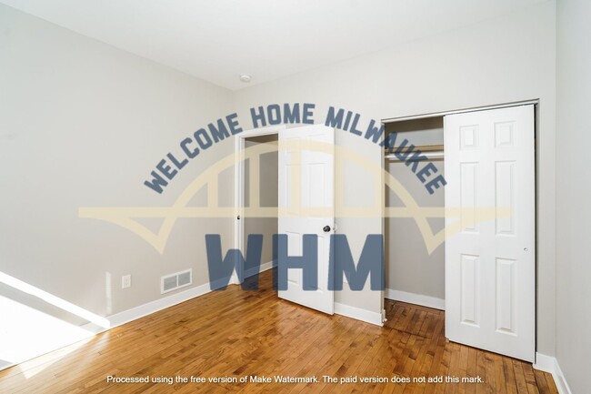 Building Photo - Move in Today! Cozy 2 bedroom unit in Milw...