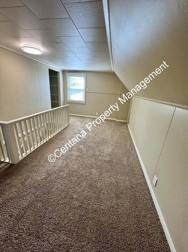 Building Photo - $500 off first months rent on 3 bed 2 bath...