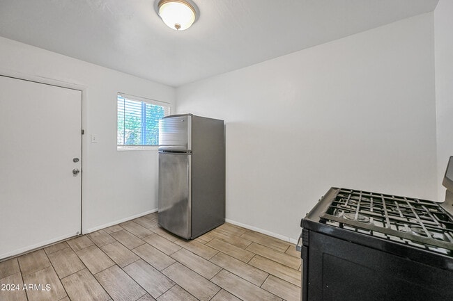 Building Photo - 903 N 22nd Pl