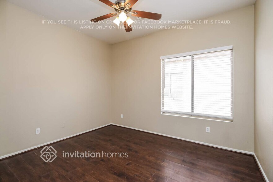 Building Photo - 774 E Drifter Pl