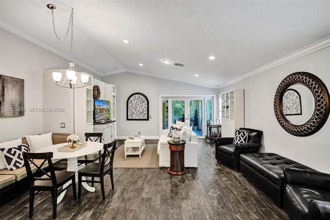 Building Photo - 1479 Sunset Way