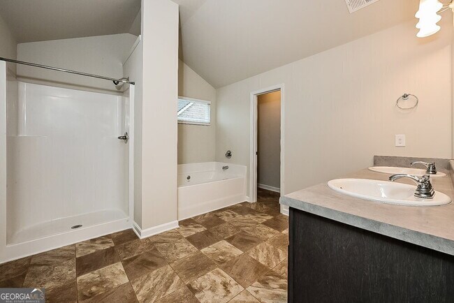 Building Photo - 176 Addy Ln