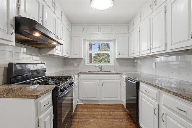 Building Photo - 2467 Elmwood Cir SE