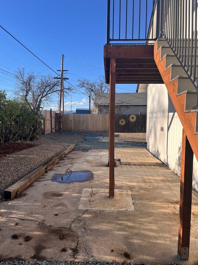 Building Photo - 315 N 1st St