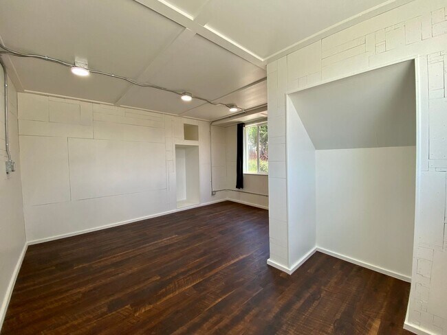 Building Photo - Remodeled 3BR, 2BA with Orchard, Garage & ...