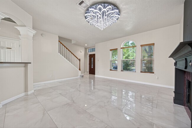 Building Photo - 6710 Creek Village Dr