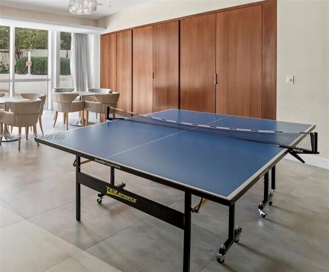 Building Photo - 18101 Collins Ave