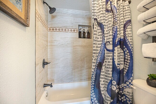 Building Photo - 6300 Seawall Blvd