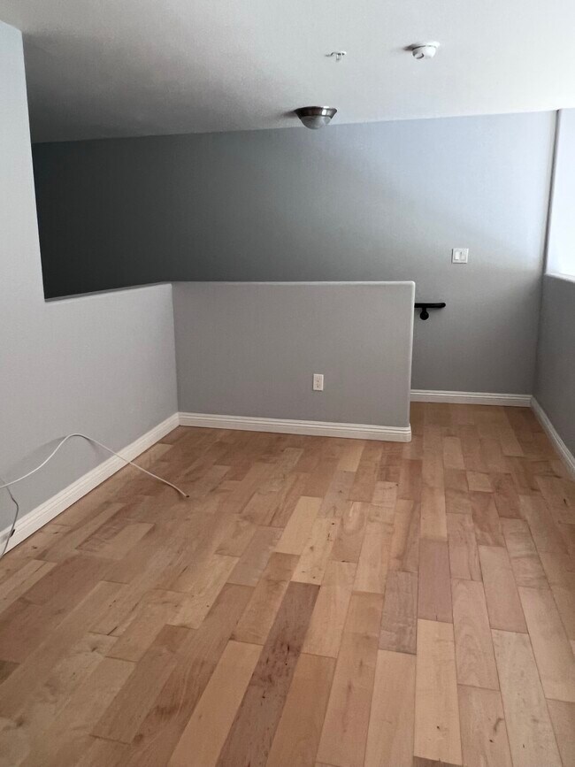 Building Photo - 360 W Avenue 26
